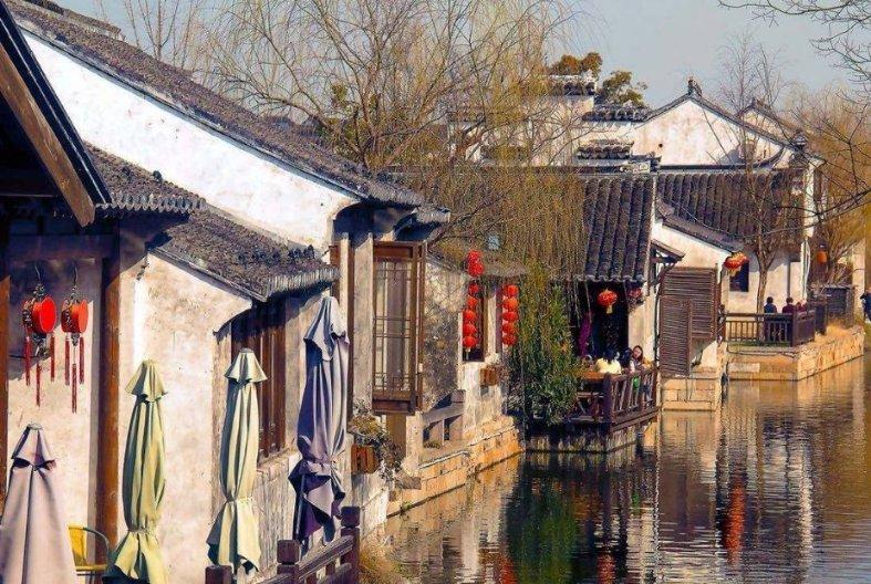 我说我放弃了，过一会她在朋友圈发了画上句号这句话，几个意思游戏画面